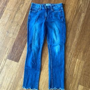 Jacqueline Straight PAIGE Denim jeans with frayed hem. 96% cotton 4% polyester